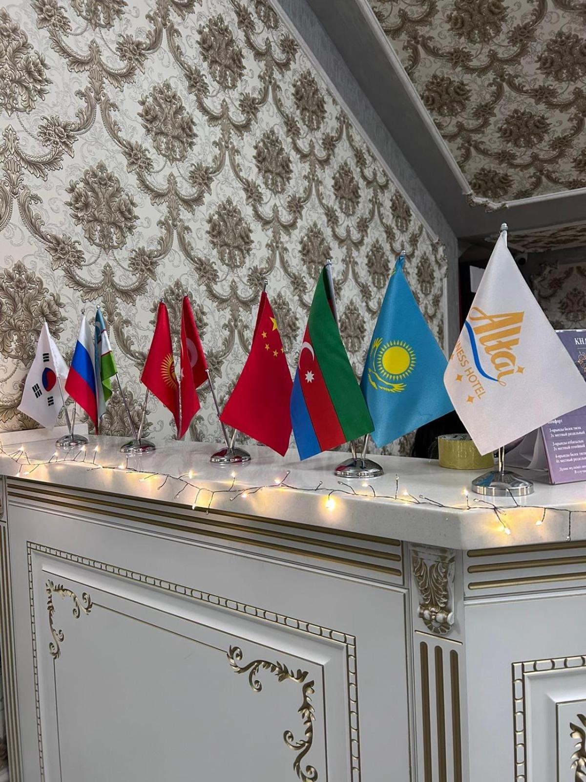 Khan Plaza Alma-Ata Buitenkant foto